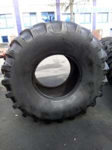    /  GoodYear 900/60R32 /