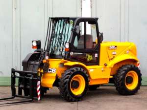  .    JCB 520 - 50   4x4x4 - 5.1m / 2t