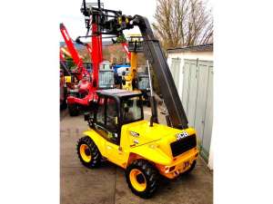  .    JCB 520 - 50   4x4x4 - 5.1m / 2t