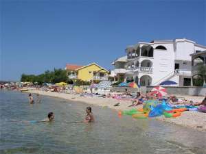 .    2016. Apartments Villa Maria