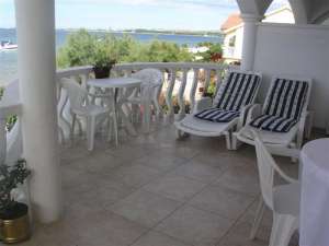 .    2016. Apartments Villa Maria