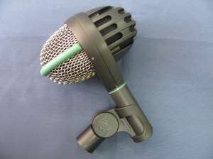    - AKG D 112 - 