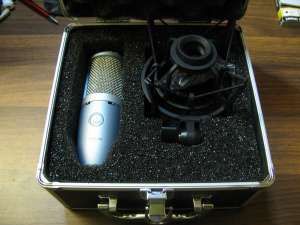     AKG Perception 220