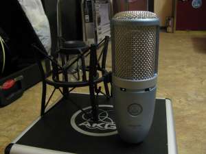     AKG Perception 220