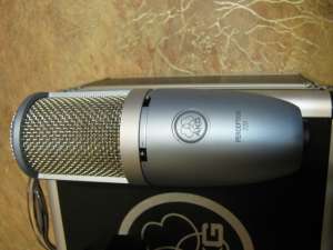     AKG Perception 220