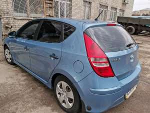     HYUNDAI i-30