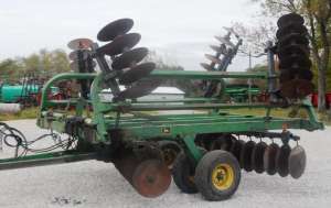  /   John Deere 235 - 