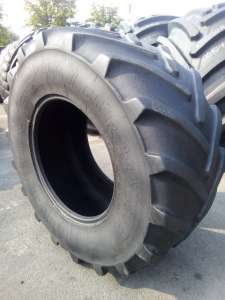  /   JOHN DEERE Michelin 600/65R28.