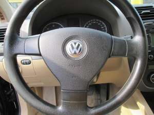     Volkswagen Jetta - 