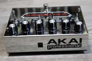    AKAI PRO DELUXE DISTORTION