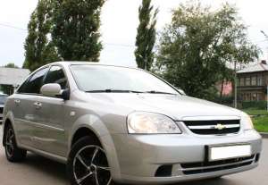    Chevrolet Lacetti.  / 