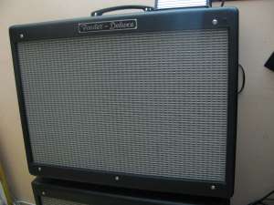    Fender HOT ROD DELUXE - 