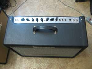    Fender HOT ROD DELUXE - 