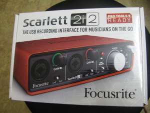    Focusrite Scarlett 2i2 - 