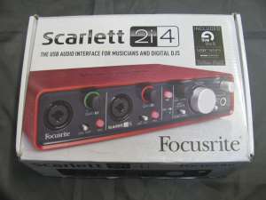    Focusrite SCARLETT 4i2