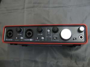    Focusrite SCARLETT 4i2