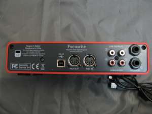    Focusrite SCARLETT 4i2