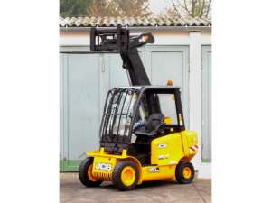    JCB TELETRUK TLT 25 D - 4.4m 2.5t