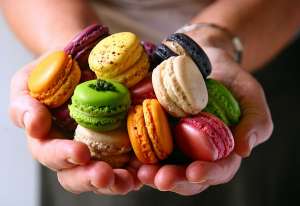    macaron,          .  (  