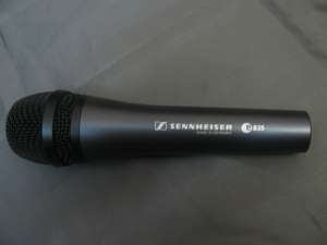    SENNHEISER E835