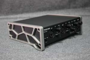    TASCAM US-2X2