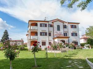  . . Villa Linet - 
