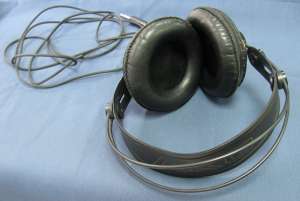   AKG K-240