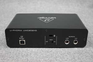   BEHRINGER U-PHORIA UMC202HD