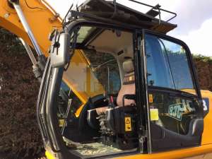   JCB JS 220 LC (820).