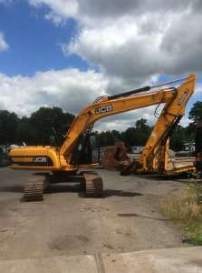   JCB JS 220 LC (823). - 