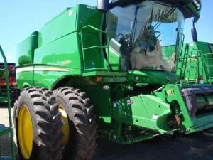   JOHN DEERE.  JOHN DEERE S670 