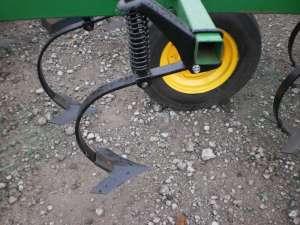   John Deere 1050,  -8,4