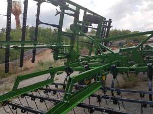   John Deere 726 Soil Finisher