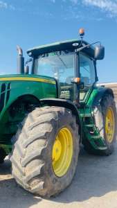   John Deere 8310R 2011 85 000 $.