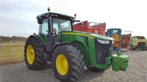   JOHN DEERE 8335R
