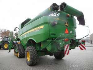   JOHN DEERE S690