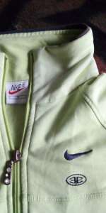   NIKE - 