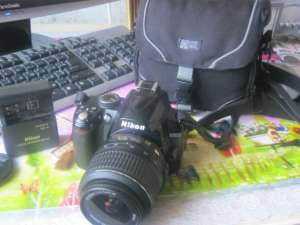   Nikon D3000 AF-S 18-55 - 