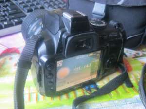   Nikon D3000 AF-S 18-55