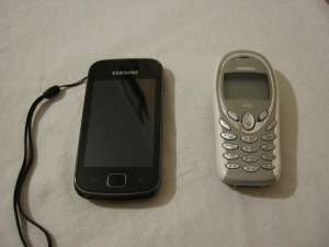   Samsung s5660 galaxy gio  Siemens A52 - 