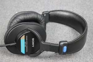   Sony MDR-7506 - 