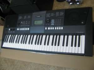   YAMAHA PSR-E423