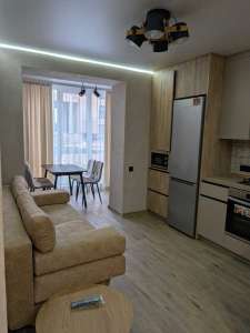  1-  г, 76000 $ - 