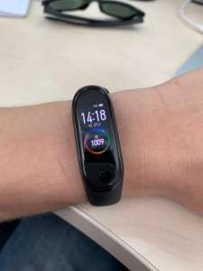  4,   Xiaomi Mi Band 4  