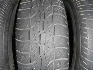  Bridgestone Dueler H/T 687,  225/70 R16 (102 S). /