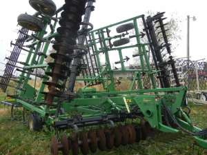  John Deere 1050(8,4),985(17), 726 Soil Finisher(9,1),980(9,7), DMI Tigermate 32Field(9,7), Krause 4100(9,1) - 