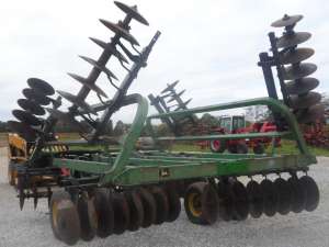  JOHN DEERE 235,   5,5 . .