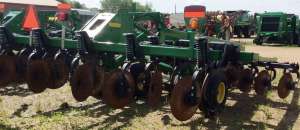  John Deere 2700.  - . - 