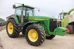  JOHN DEERE 8210 (  556) - 