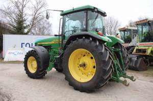  JOHN DEERE 8210 (  556)